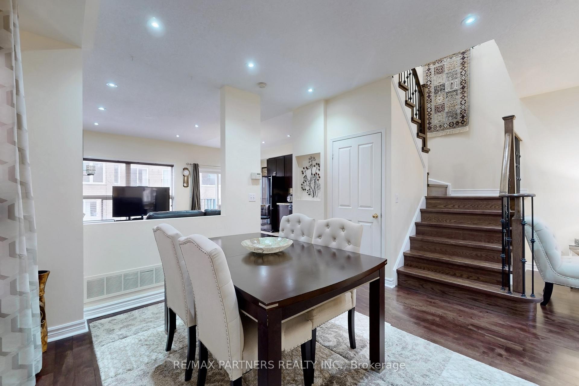 Photo 5 of 17 Henrietta Street, Markham, Berczy — HOMEH
