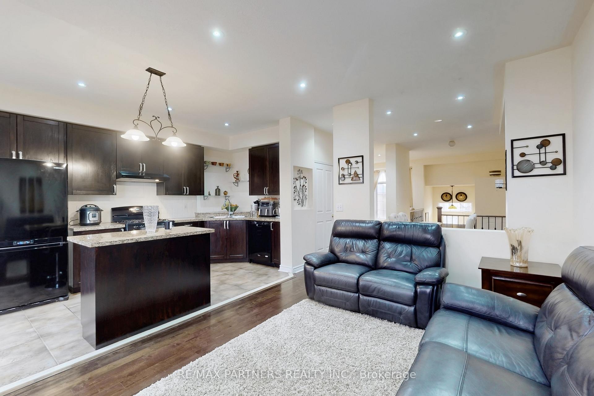 Photo 33 of 17 Henrietta Street, Markham, Berczy — HOMEH