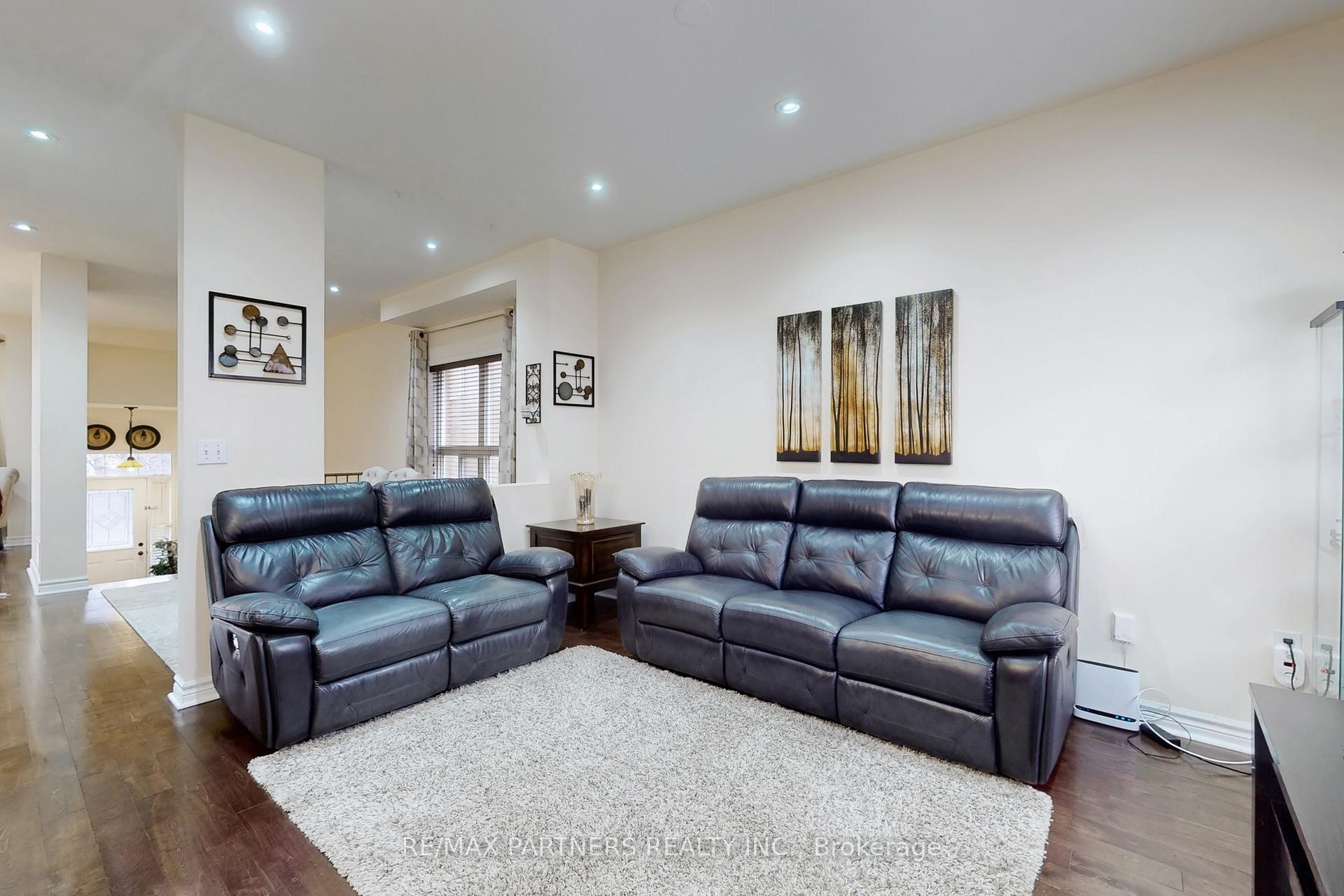 Photo 10 of 17 Henrietta Street, Markham, Berczy — HOMEH