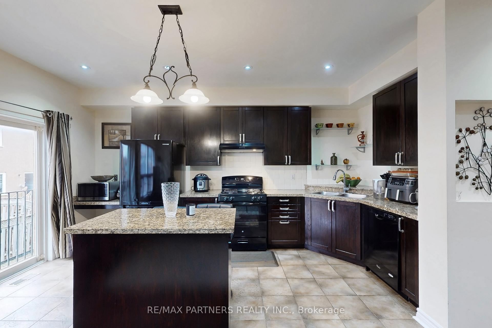 Photo 13 of 17 Henrietta Street, Markham, Berczy — HOMEH