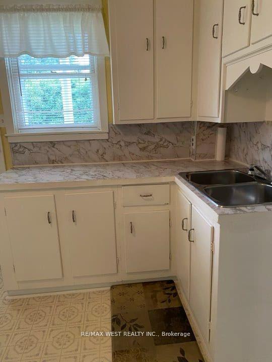 Photo 3 of 2345 Snyder Road E, Kitchener, Mill Courtland Woodside Park — HOMEH