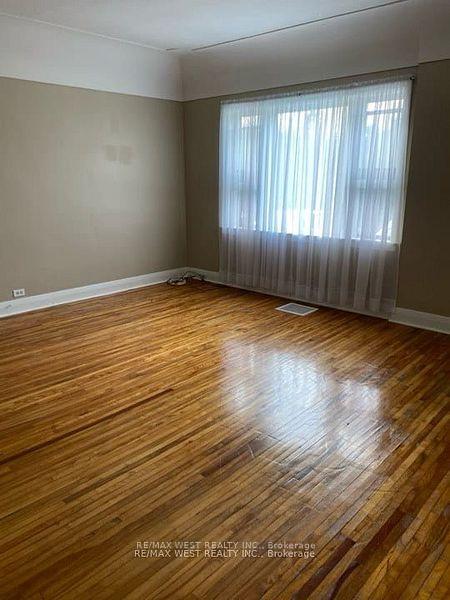 Photo 4 of 2345 Snyder Road E, Kitchener, Mill Courtland Woodside Park — HOMEH
