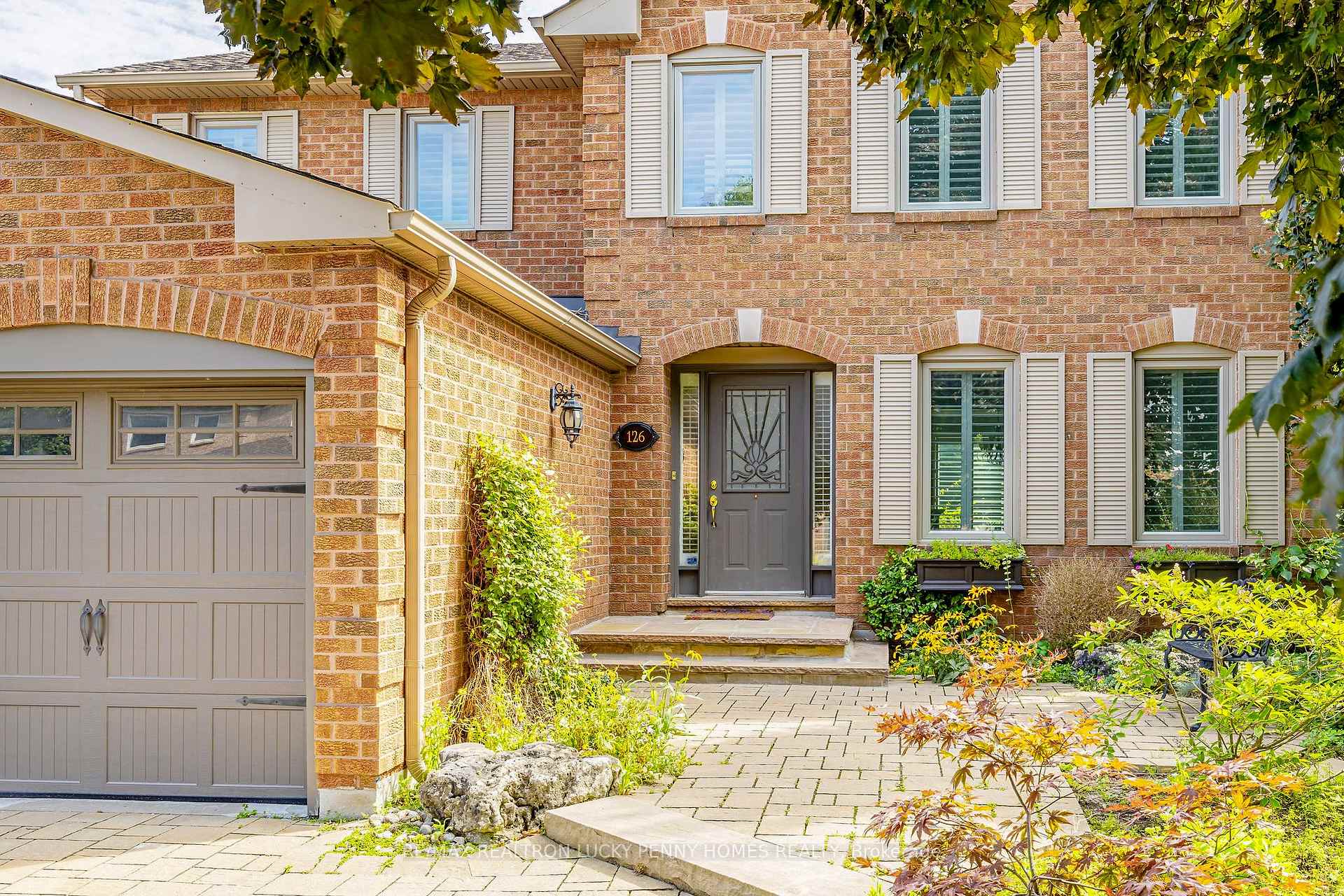 Photo 3 of 126 Aitken Circle, Markham, Unionville — HOMEH