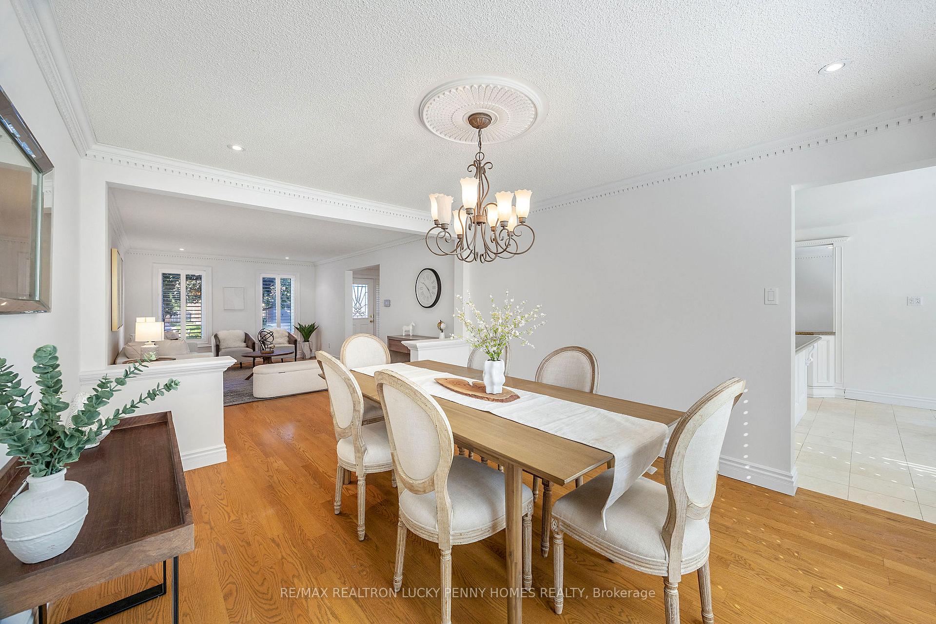 Photo 11 of 126 Aitken Circle, Markham, Unionville — HOMEH