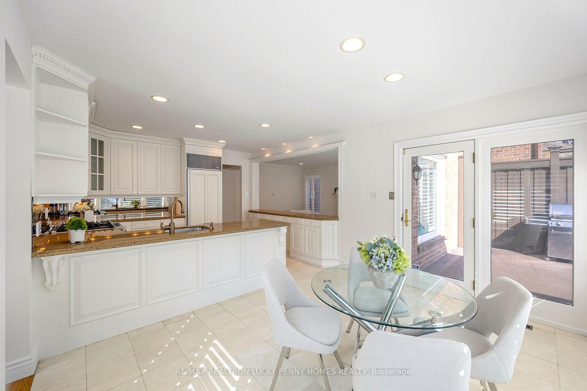 Photo 7 of 126 Aitken Circle, Markham, Unionville — HOMEH
