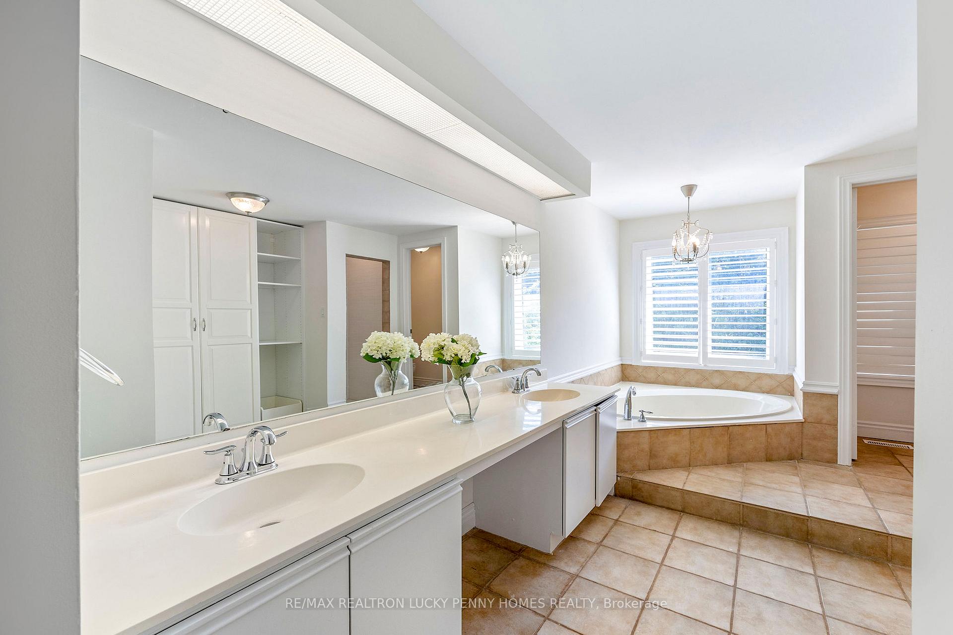 Photo 21 of 126 Aitken Circle, Markham, Unionville — HOMEH