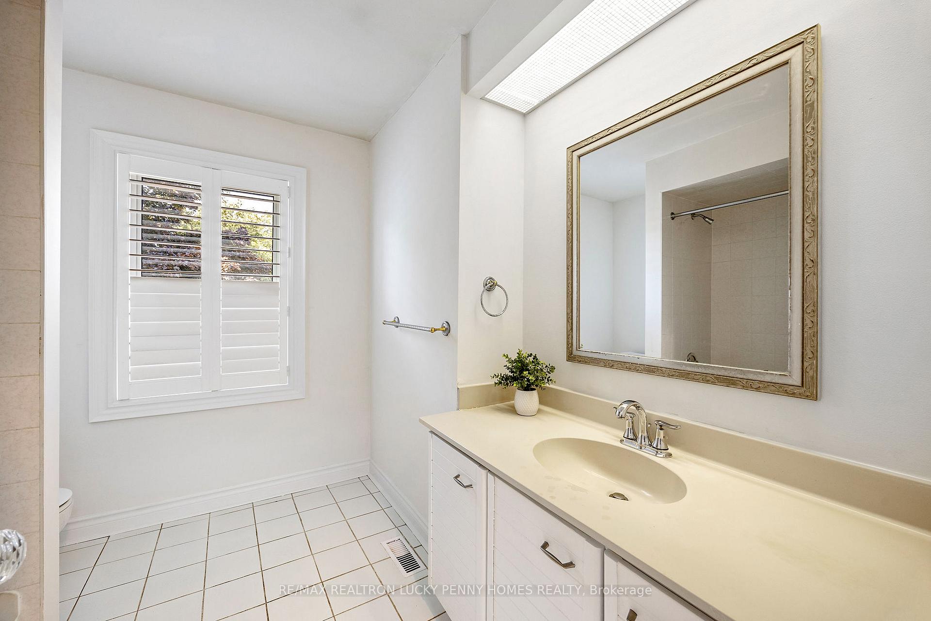 Photo 22 of 126 Aitken Circle, Markham, Unionville — HOMEH