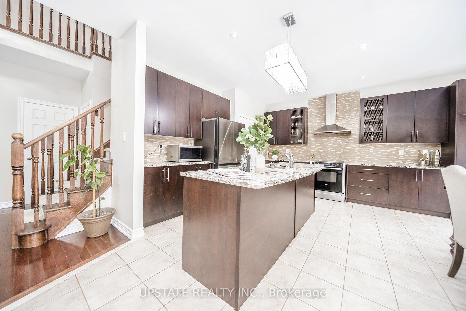 Photo 18 of 32 Lauderhill Road, Brampton, Vales of Castlemore North — HOMEH