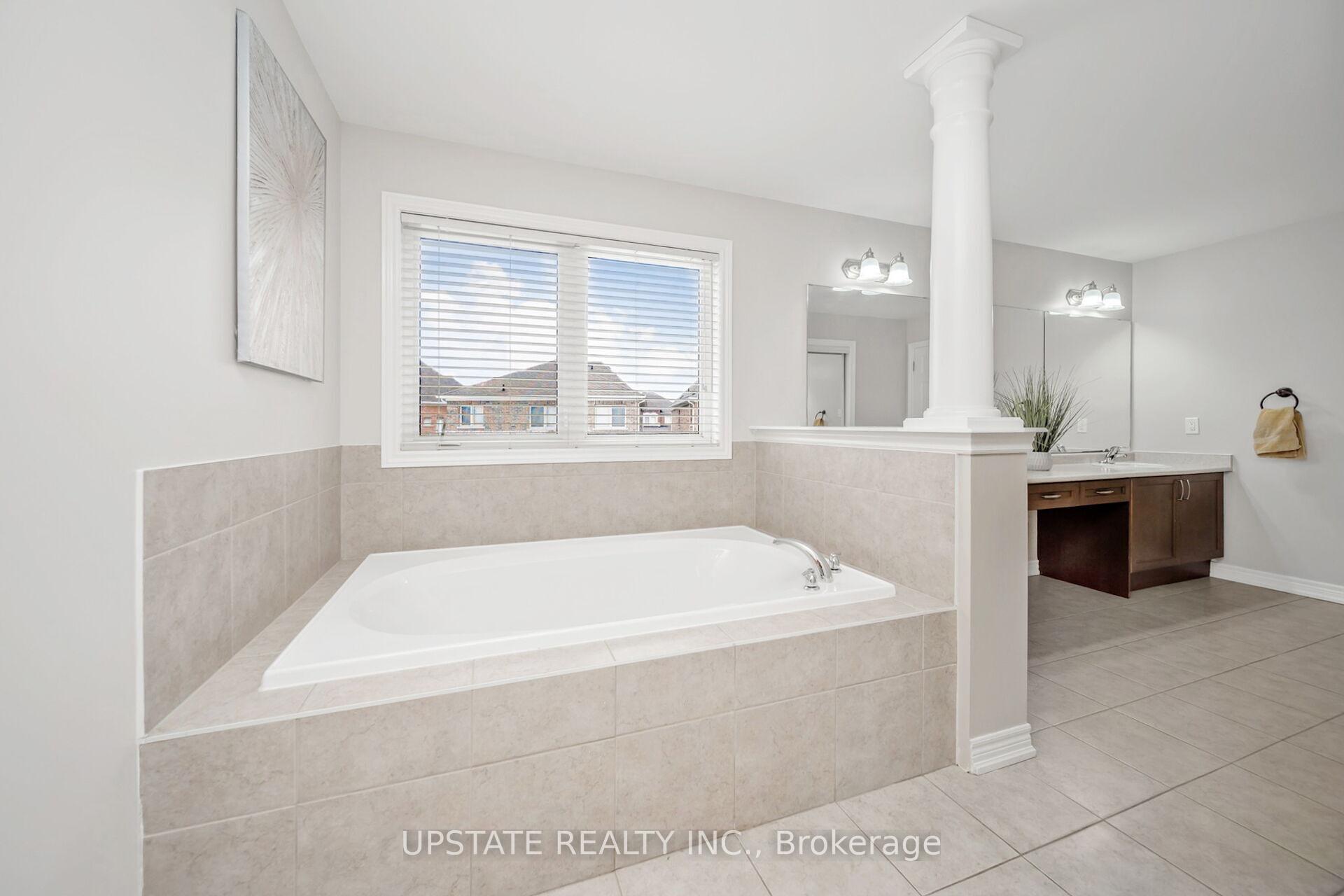 Photo 24 of 32 Lauderhill Road, Brampton, Vales of Castlemore North — HOMEH