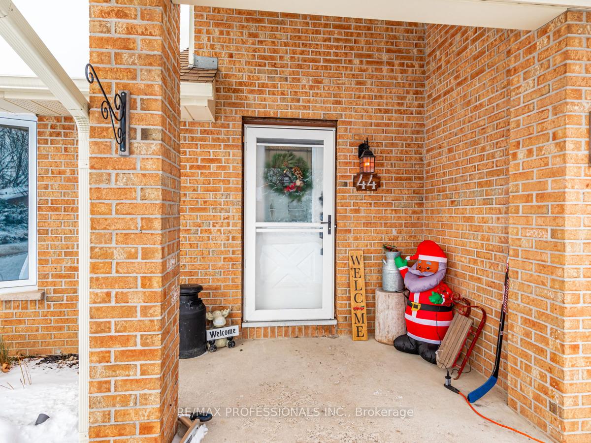 Photo 5 of 44 Meadowlands Drive, Brock, Cannington — HOMEH