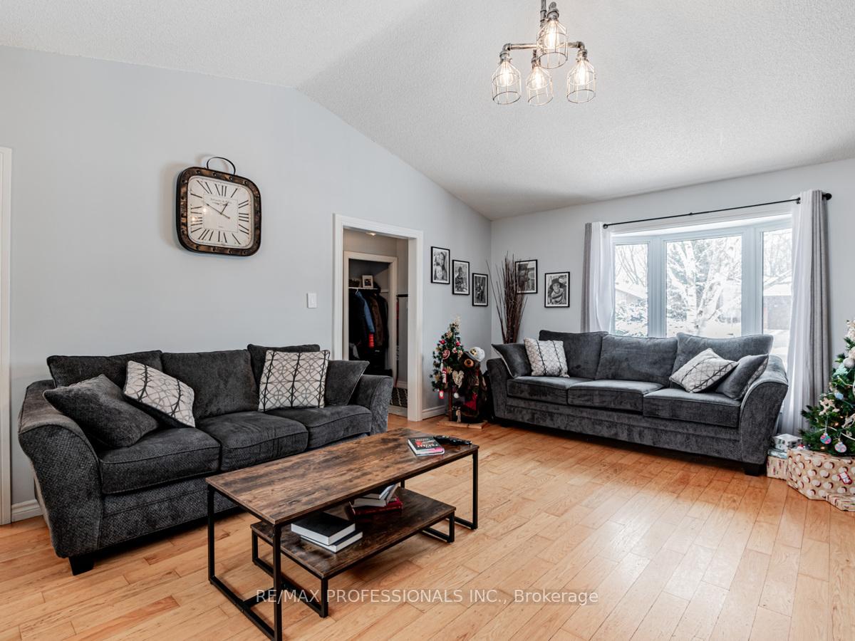 Photo 7 of 44 Meadowlands Drive, Brock, Cannington — HOMEH