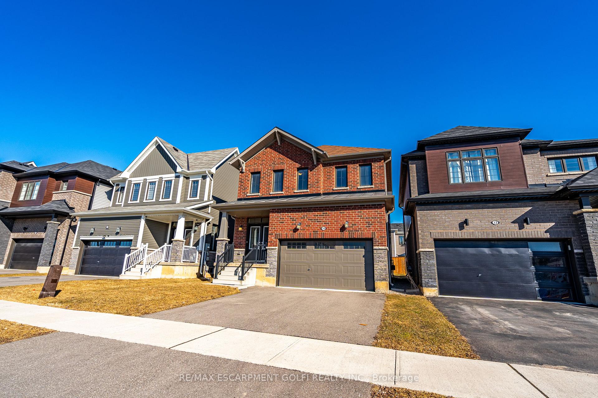 Photo 5 of 14 Whithorn Crescent, Haldimand — HOMEH