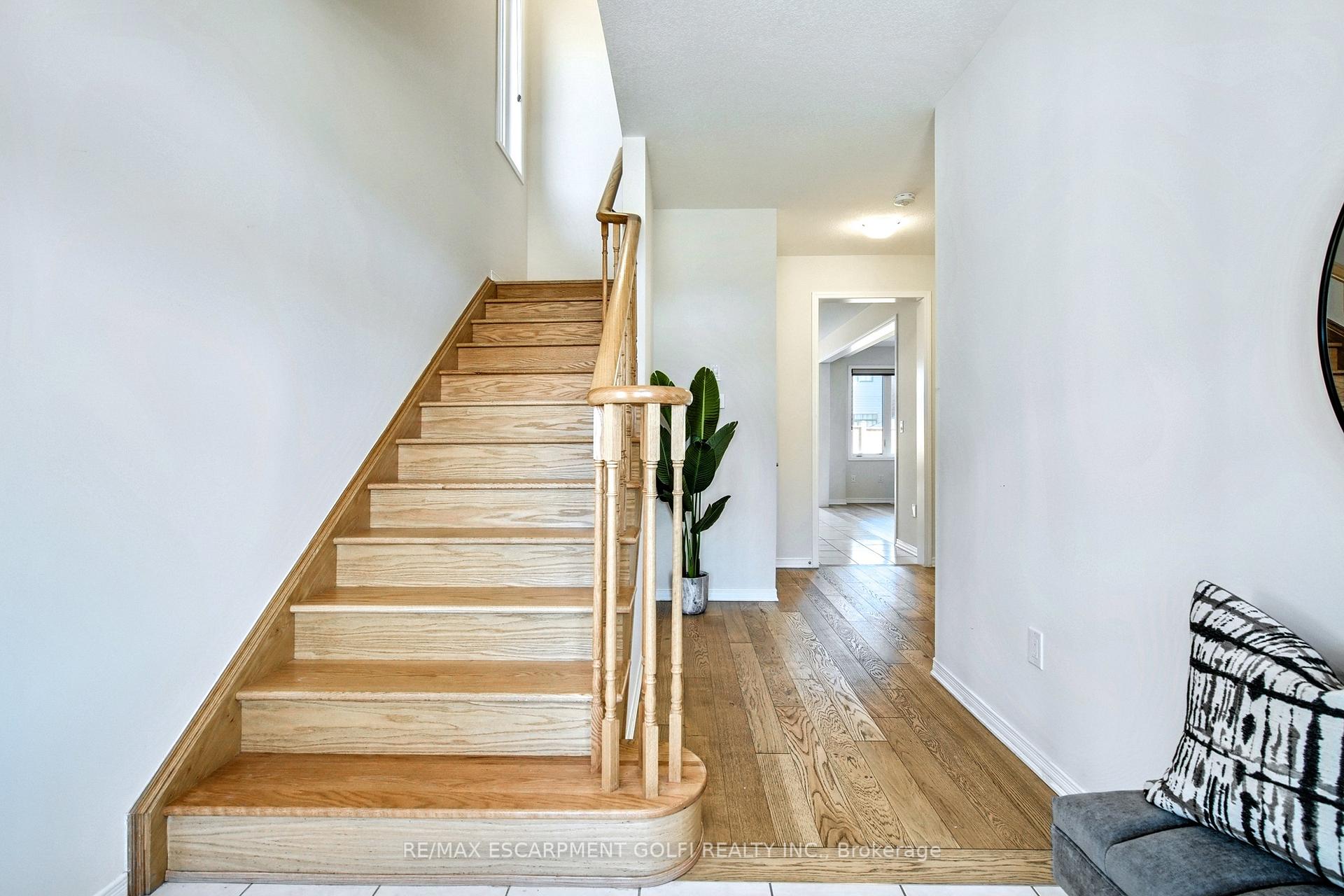 Photo 2 of 14 Whithorn Crescent, Haldimand — HOMEH