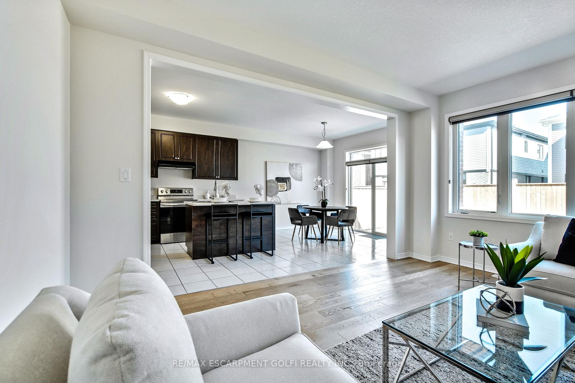 Photo 13 of 14 Whithorn Crescent, Haldimand — HOMEH