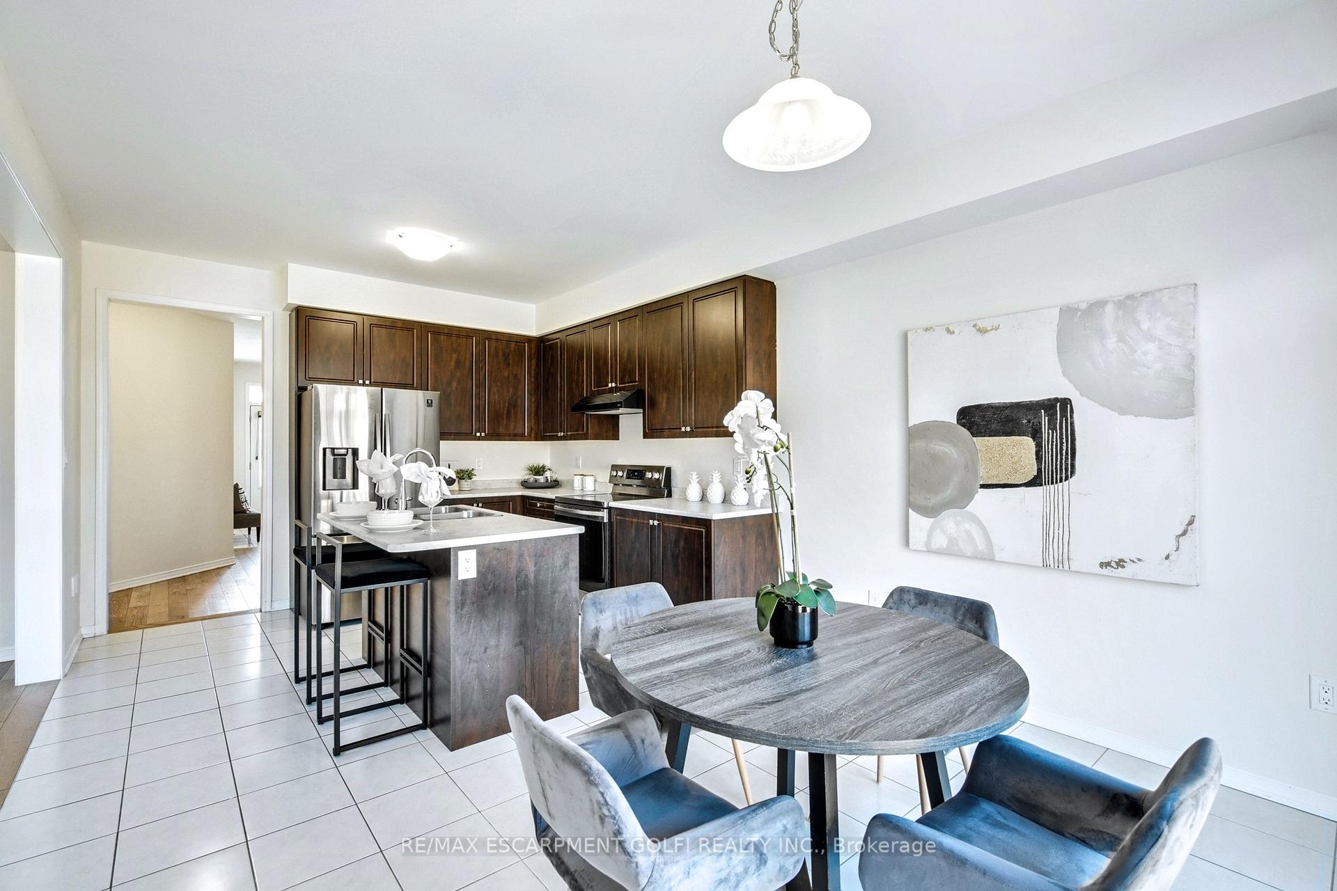 Photo 7 of 14 Whithorn Crescent, Haldimand — HOMEH