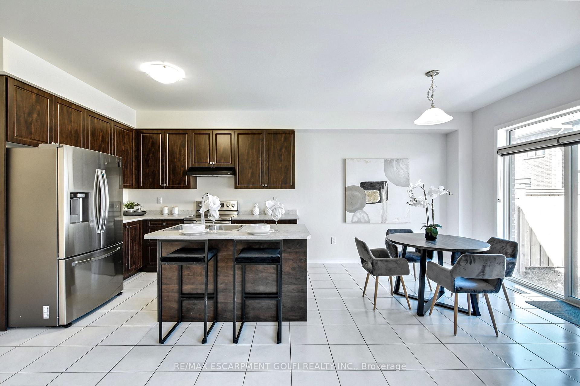 Photo 9 of 14 Whithorn Crescent, Haldimand — HOMEH