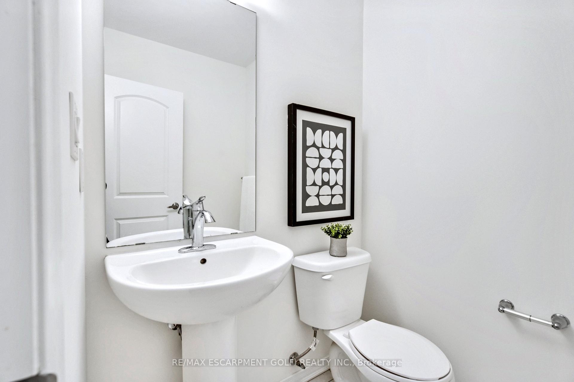 Photo 8 of 14 Whithorn Crescent, Haldimand — HOMEH