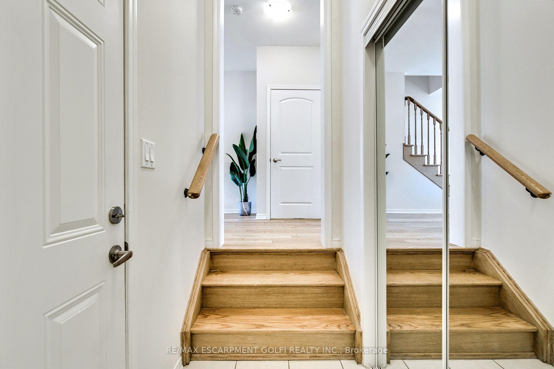 Photo 15 of 14 Whithorn Crescent, Haldimand — HOMEH