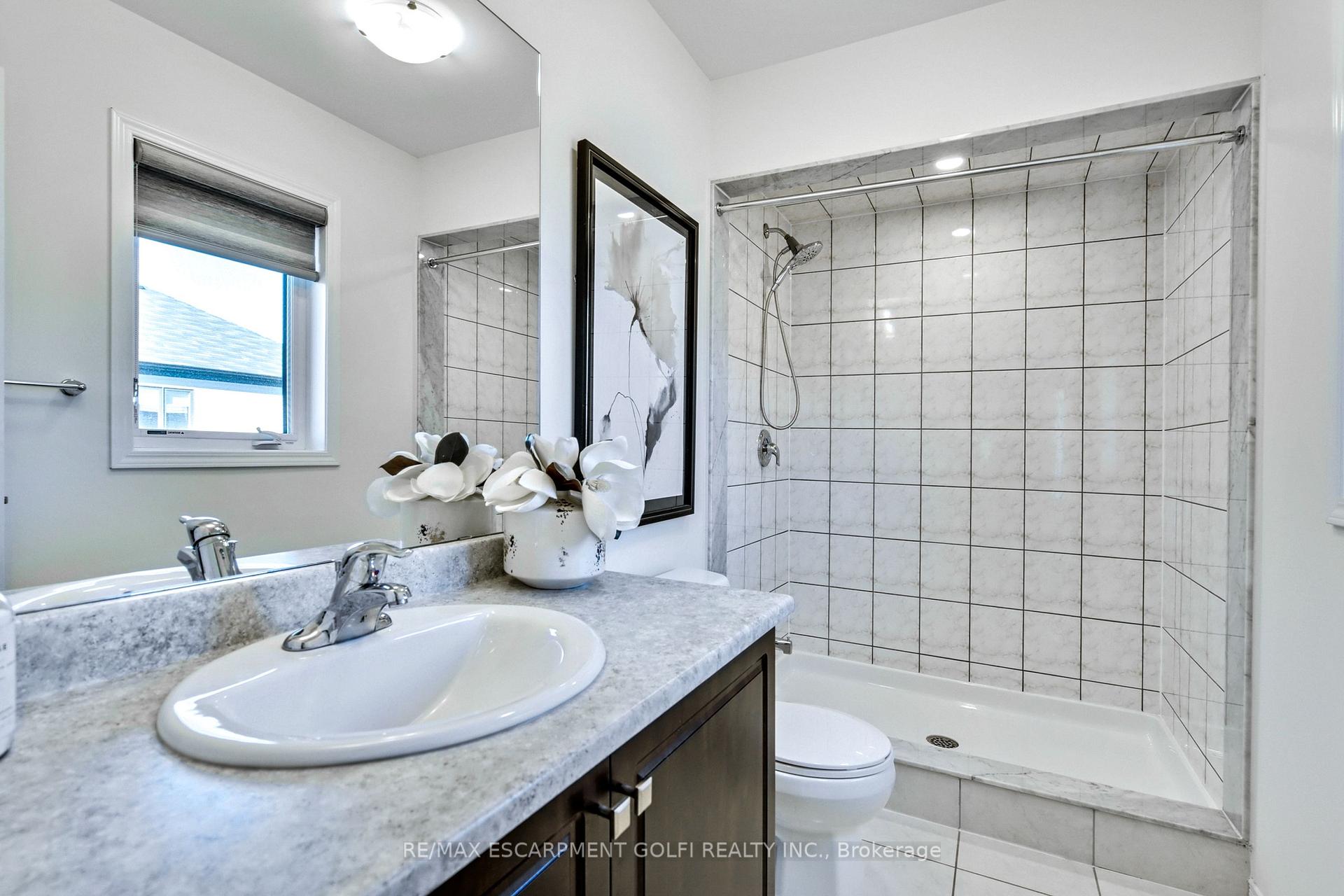 Photo 31 of 14 Whithorn Crescent, Haldimand — HOMEH