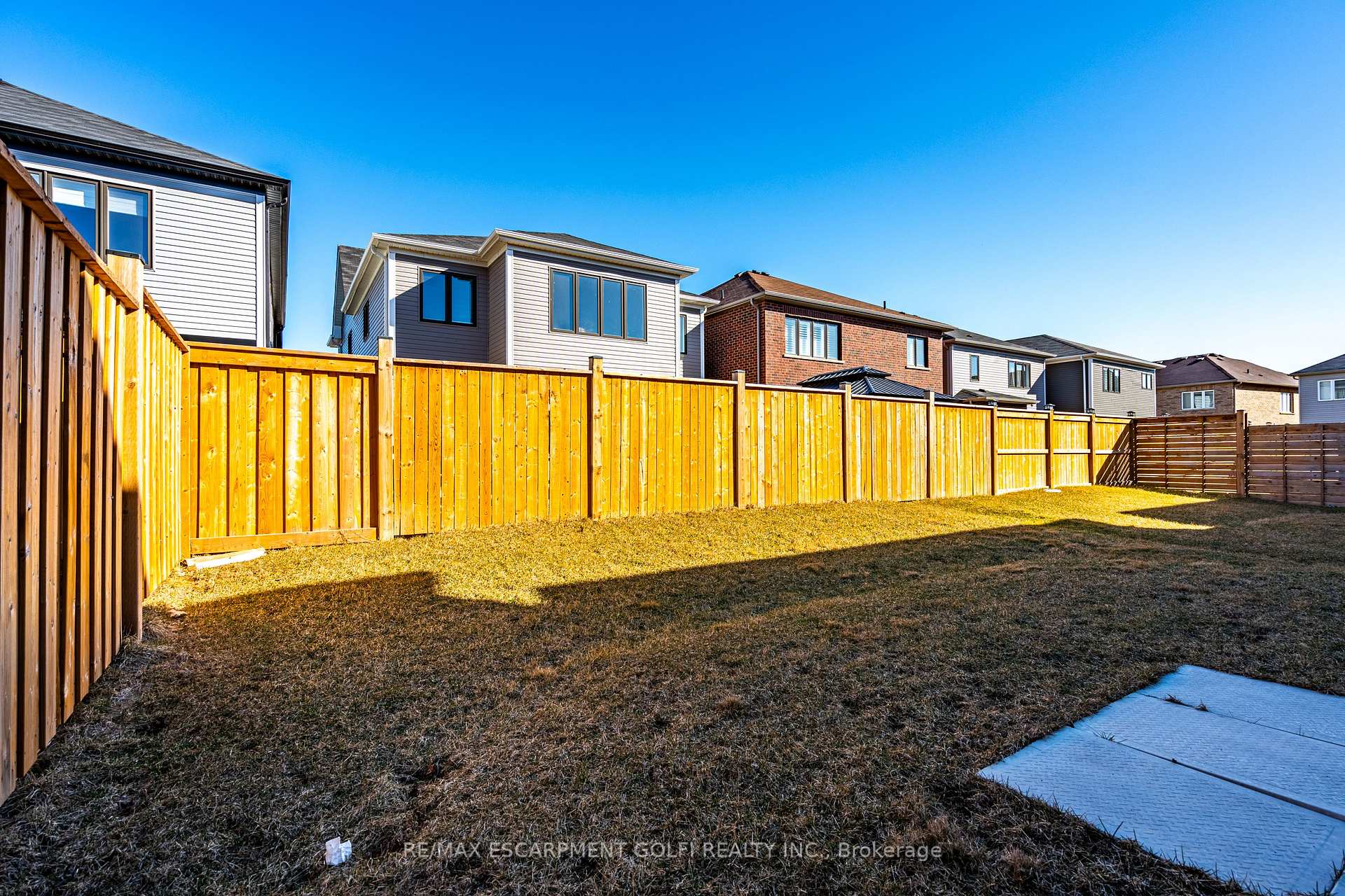 Photo 28 of 14 Whithorn Crescent, Haldimand — HOMEH