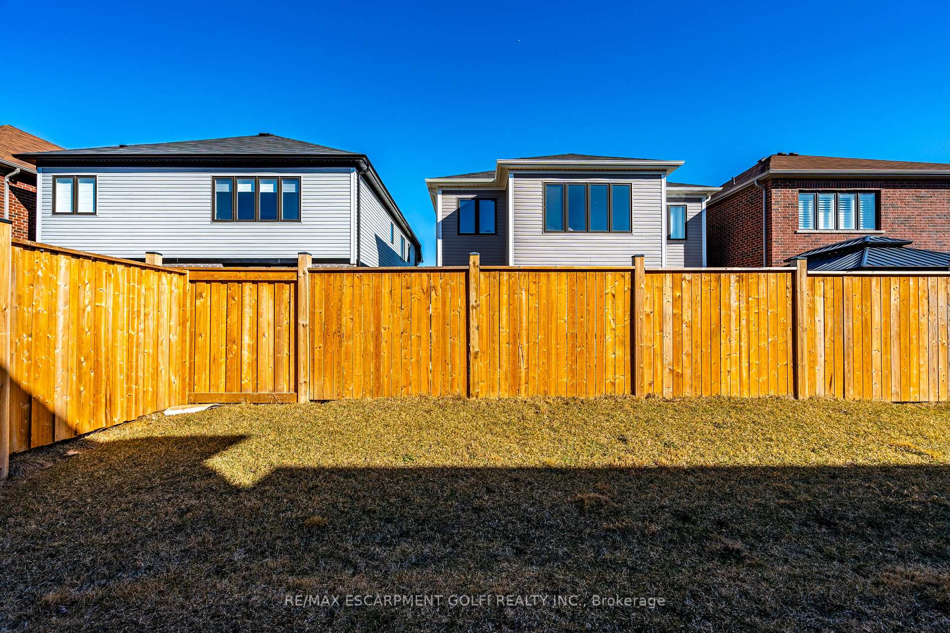 Photo 26 of 14 Whithorn Crescent, Haldimand — HOMEH