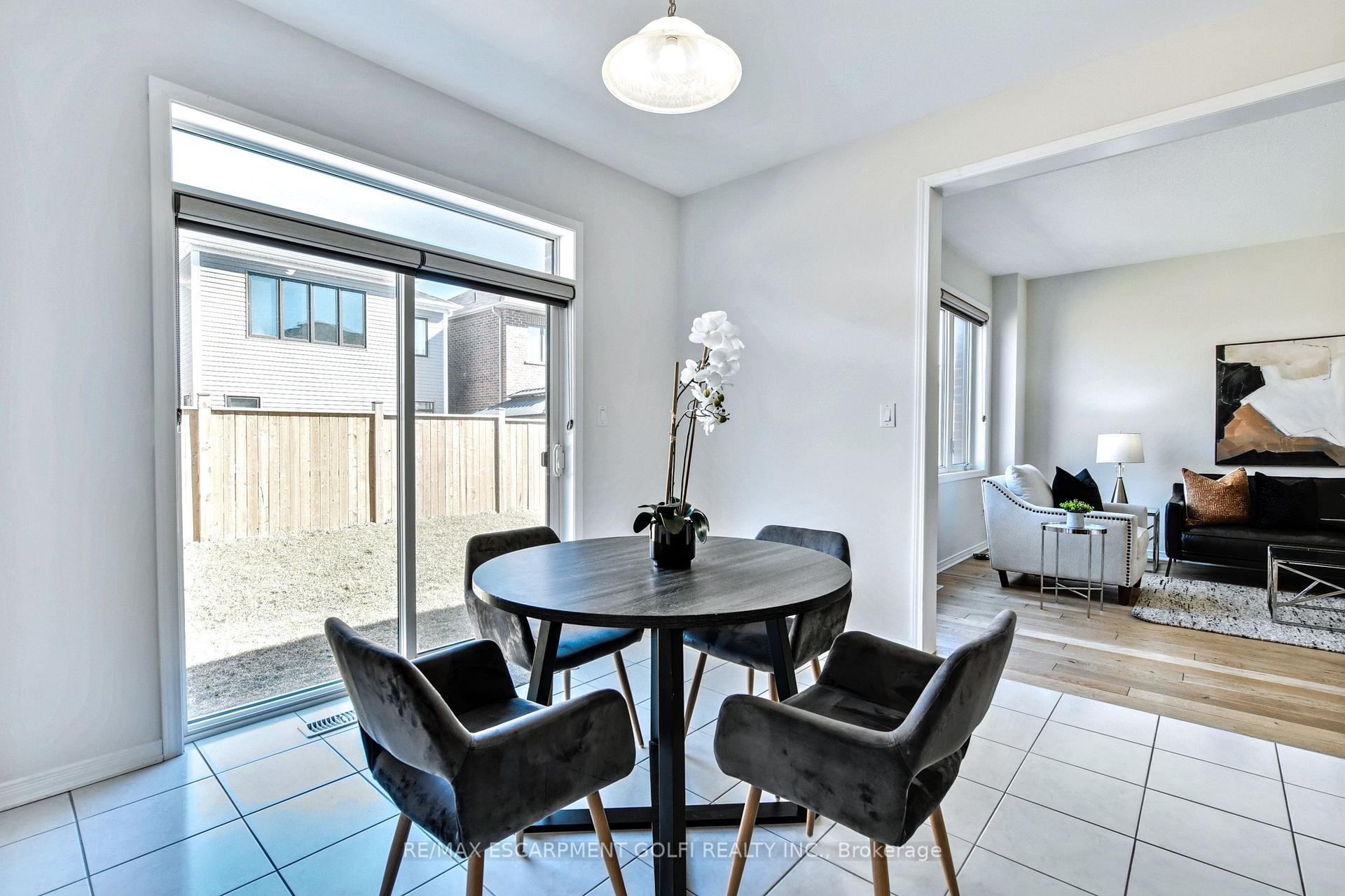 Photo 38 of 14 Whithorn Crescent, Haldimand — HOMEH