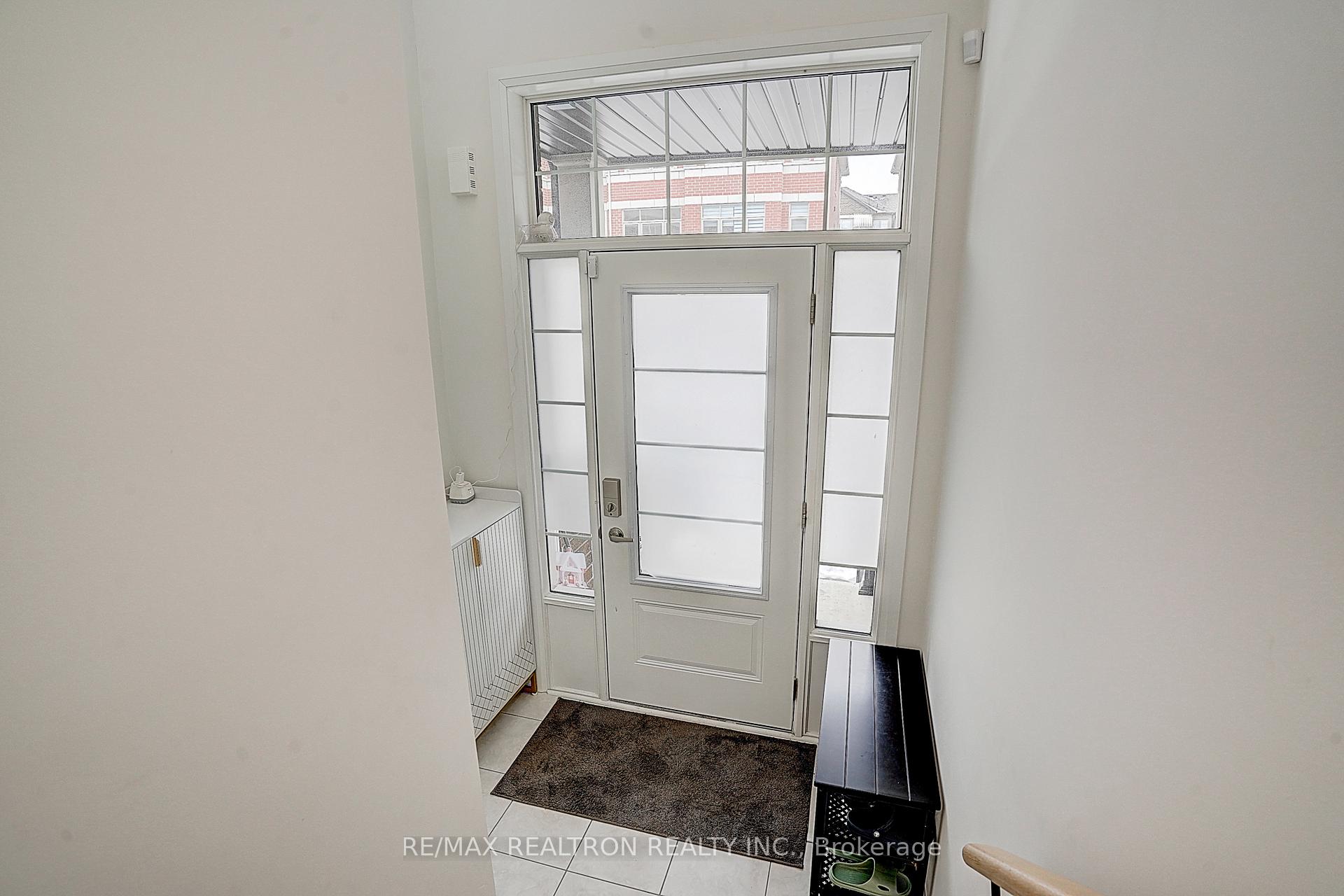 Photo 5 of 7 Sissons Way, Markham, Cedar Grove — HOMEH