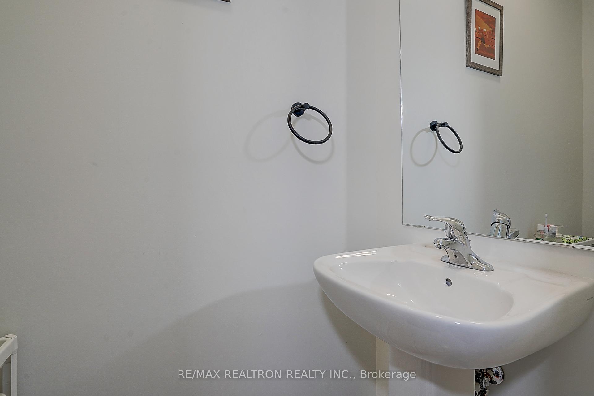 Photo 2 of 7 Sissons Way, Markham, Cedar Grove — HOMEH