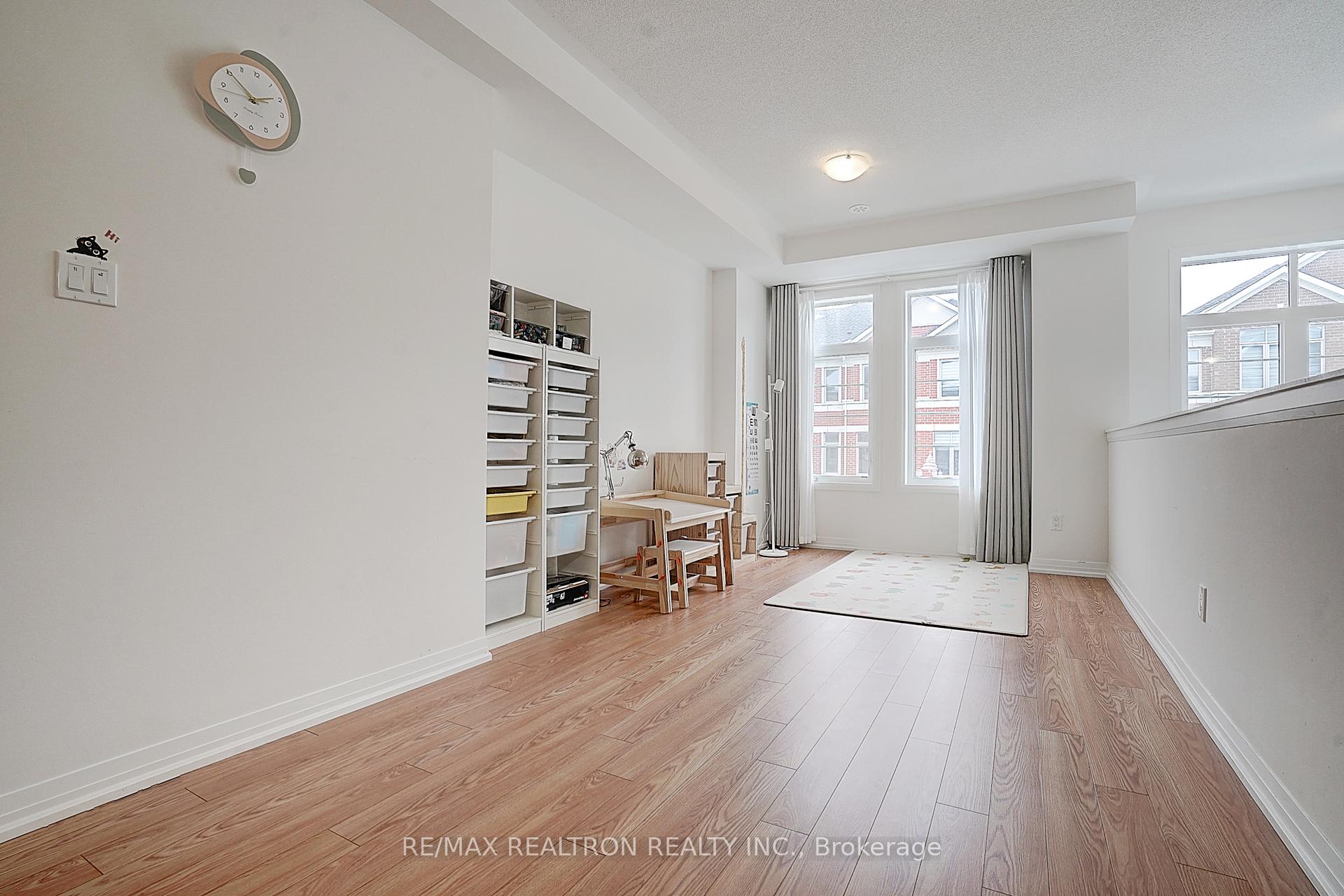 Photo 3 of 7 Sissons Way, Markham, Cedar Grove — HOMEH