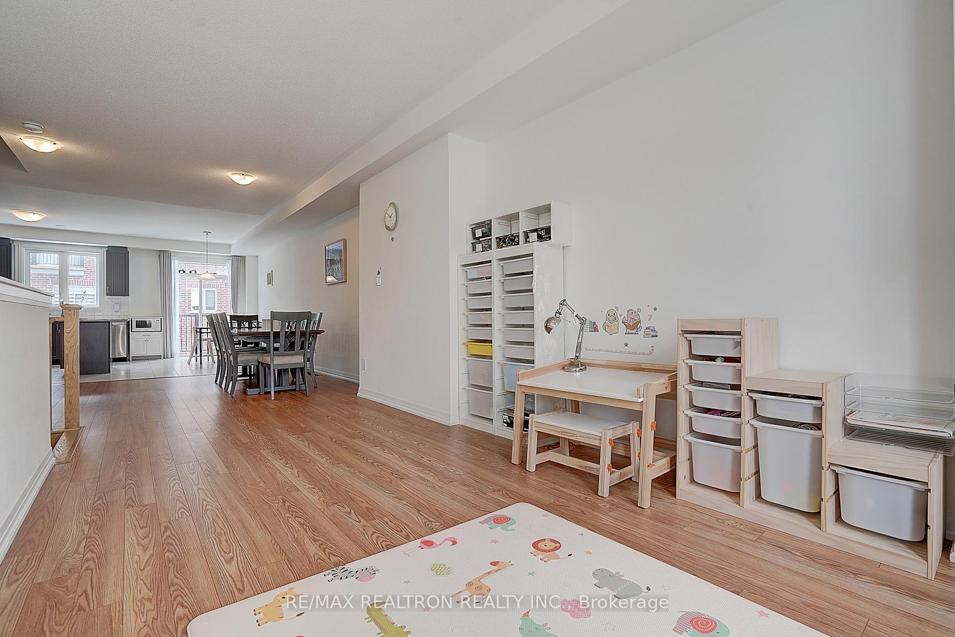 Photo 9 of 7 Sissons Way, Markham, Cedar Grove — HOMEH