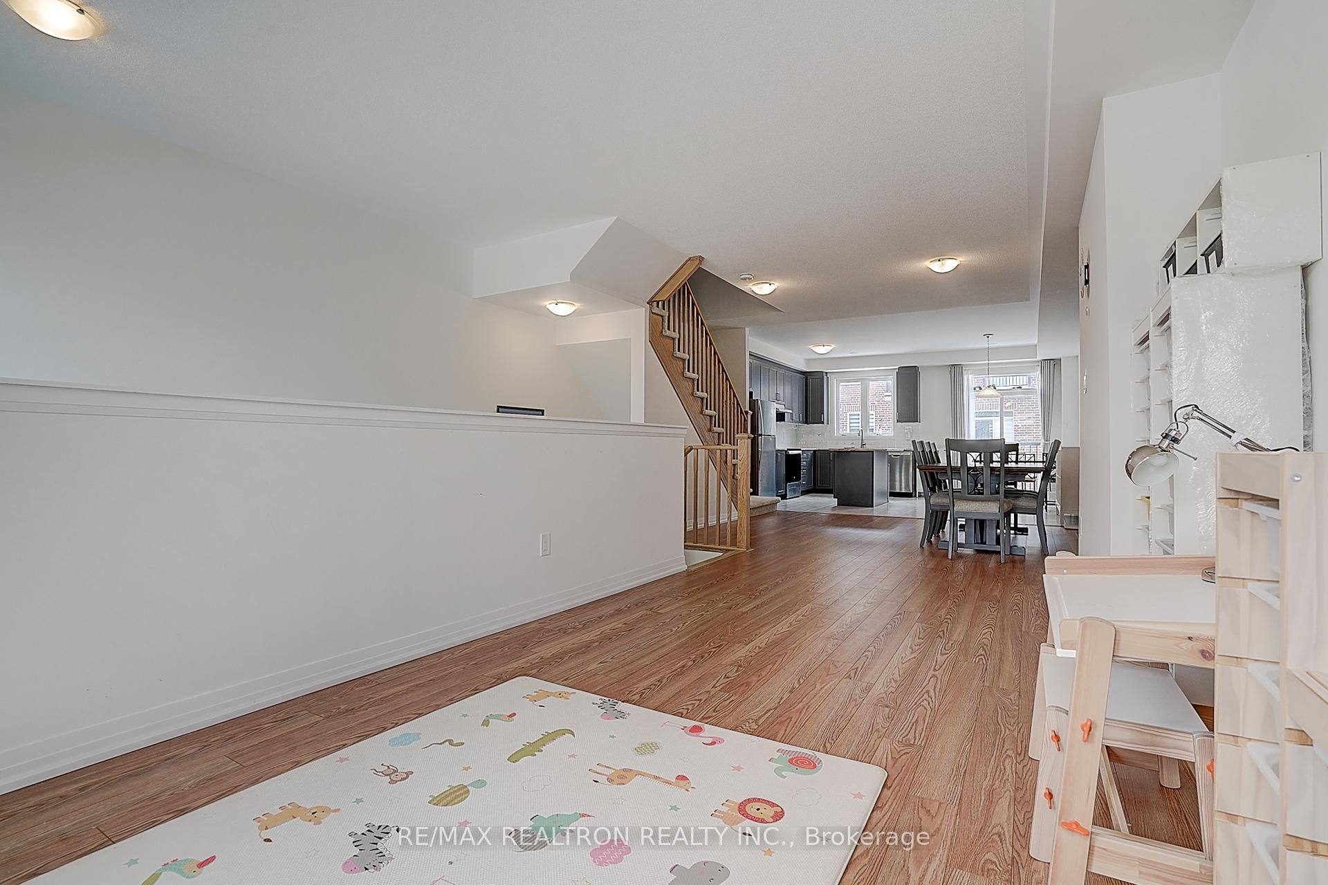 Photo 10 of 7 Sissons Way, Markham, Cedar Grove — HOMEH