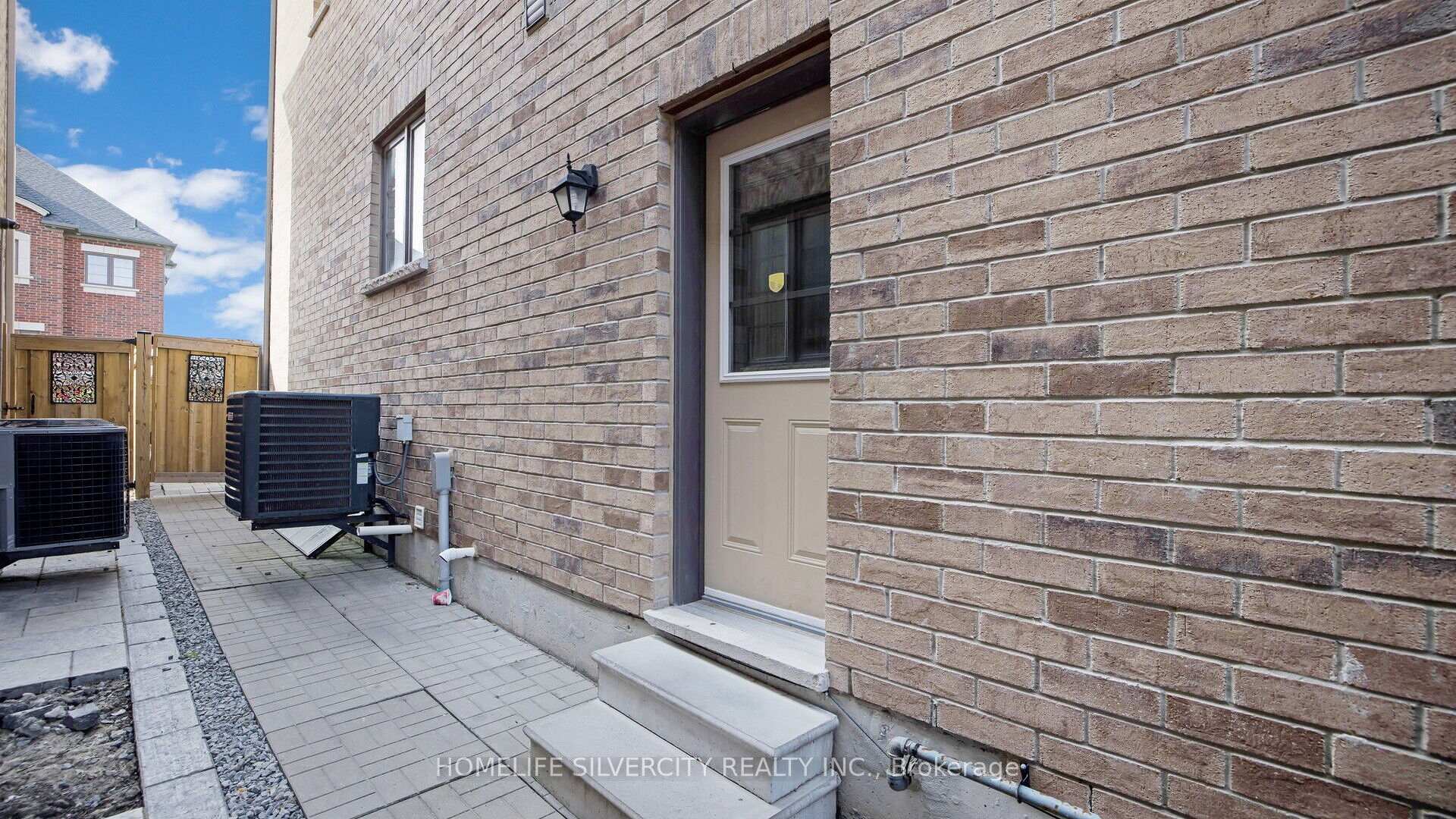 Photo 30 of 50 Gordon Randle Drive, Brampton, Toronto Gore Rural Estate — HOMEH