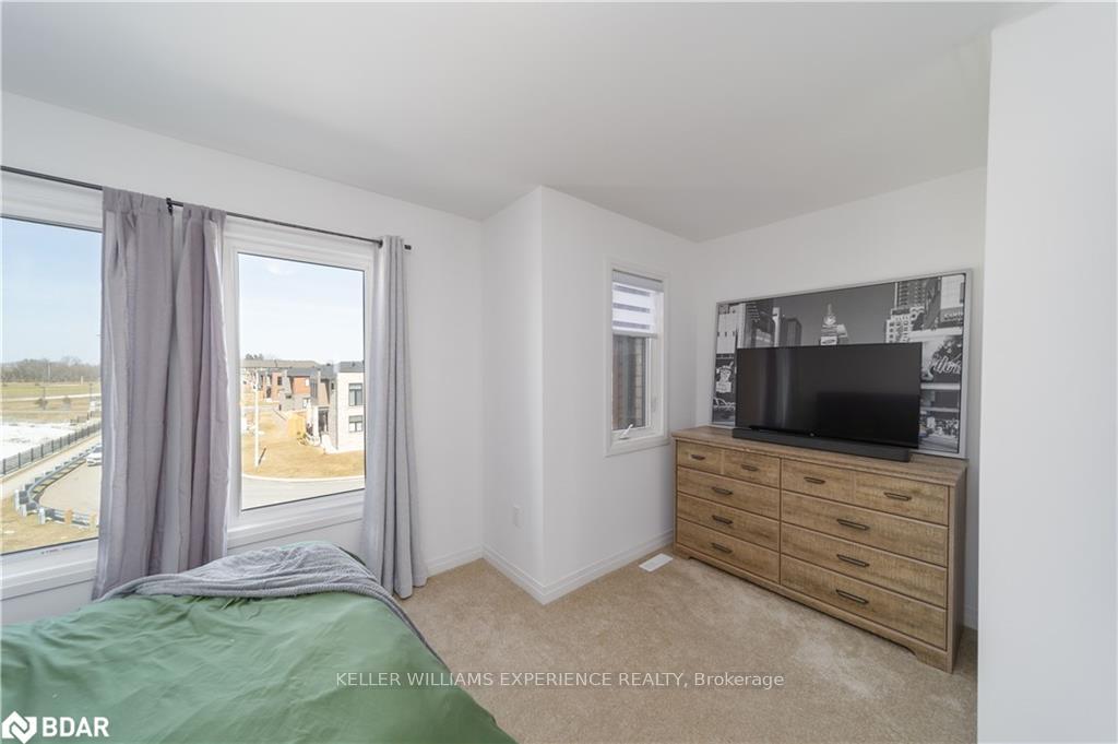Photo 3 of 123 Fairlane Avenue, Barrie, Innis-Shore — HOMEH