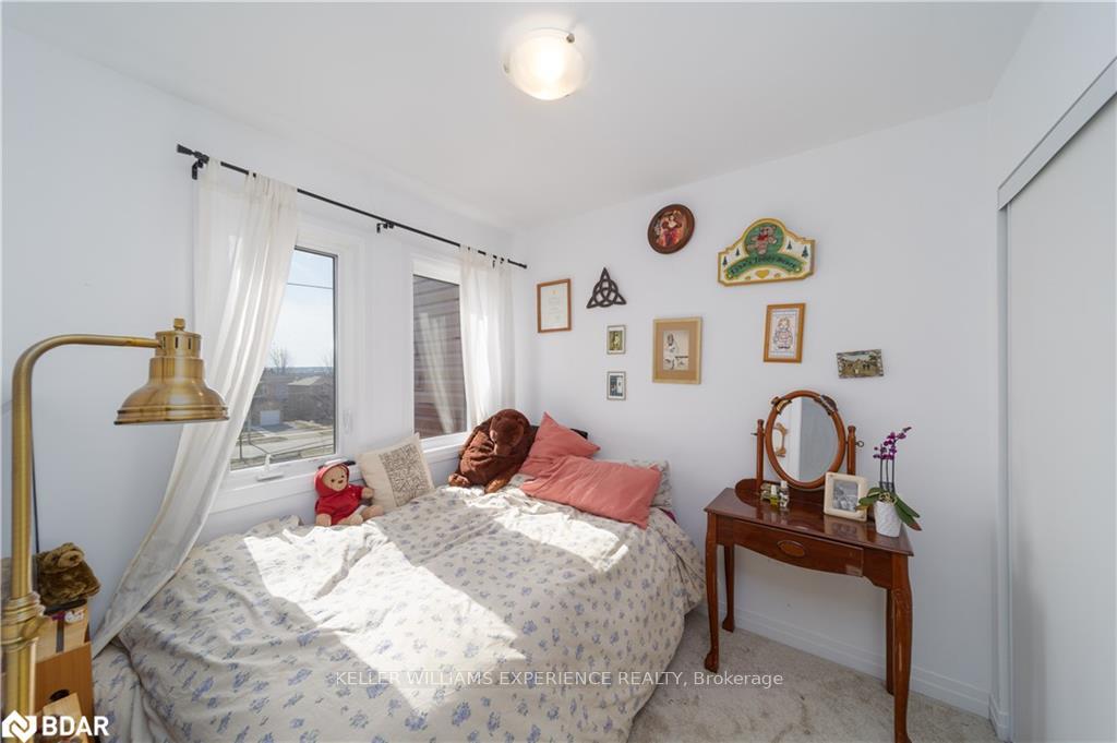 Photo 17 of 123 Fairlane Avenue, Barrie, Innis-Shore — HOMEH