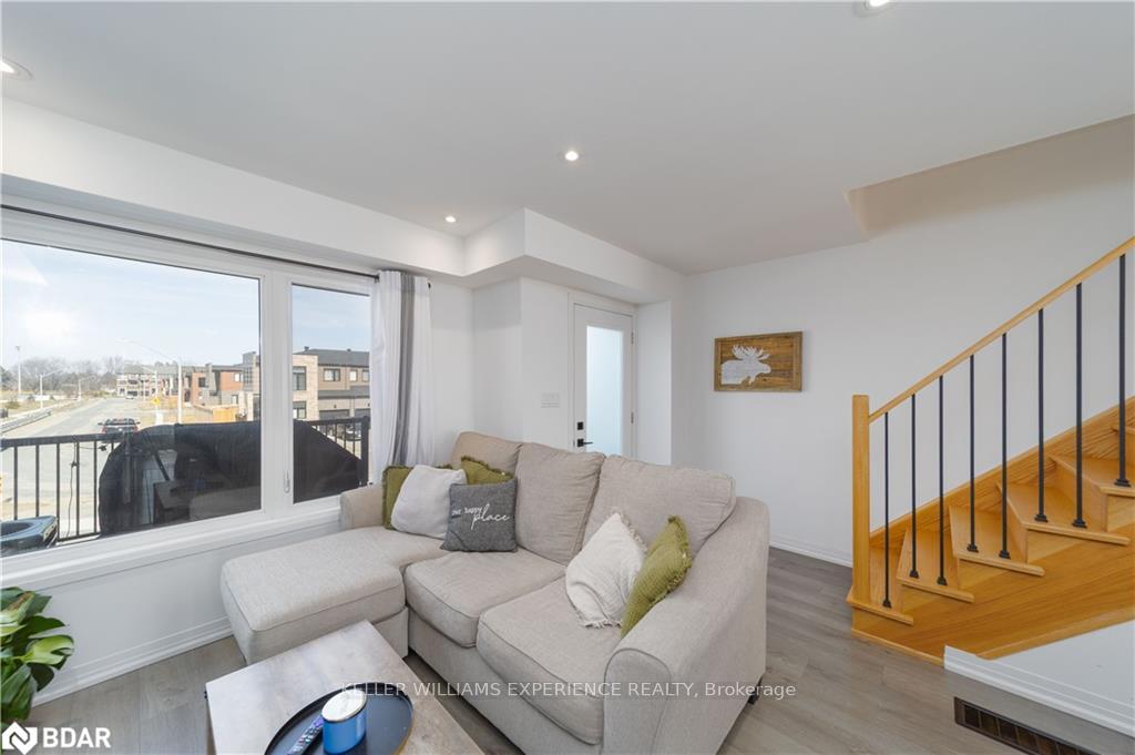Photo 15 of 123 Fairlane Avenue, Barrie, Innis-Shore — HOMEH