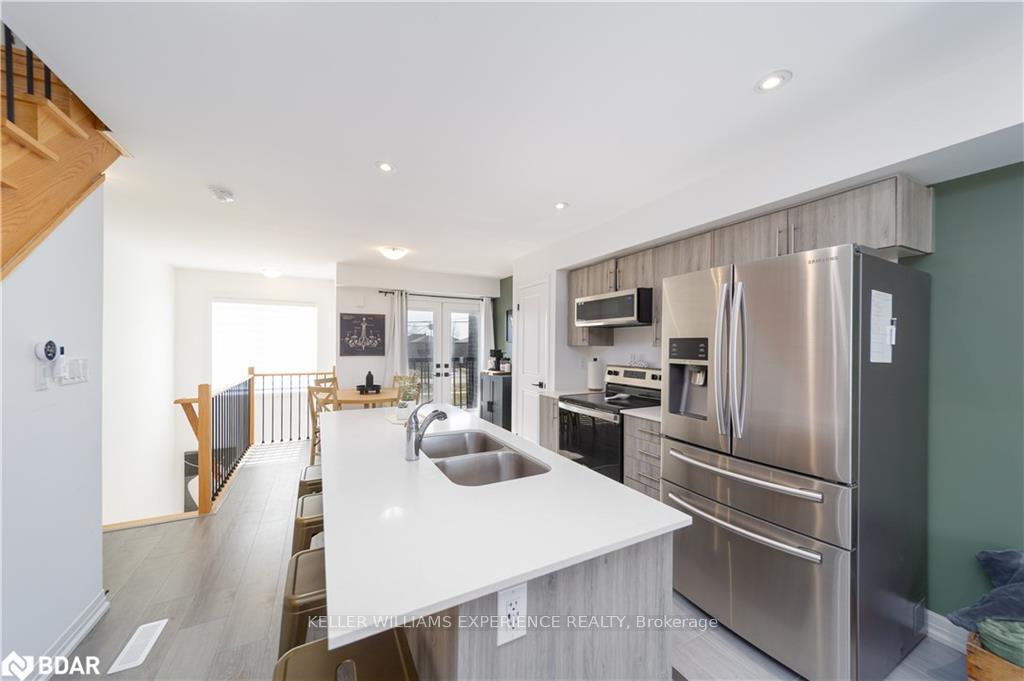 Photo 7 of 123 Fairlane Avenue, Barrie, Innis-Shore — HOMEH