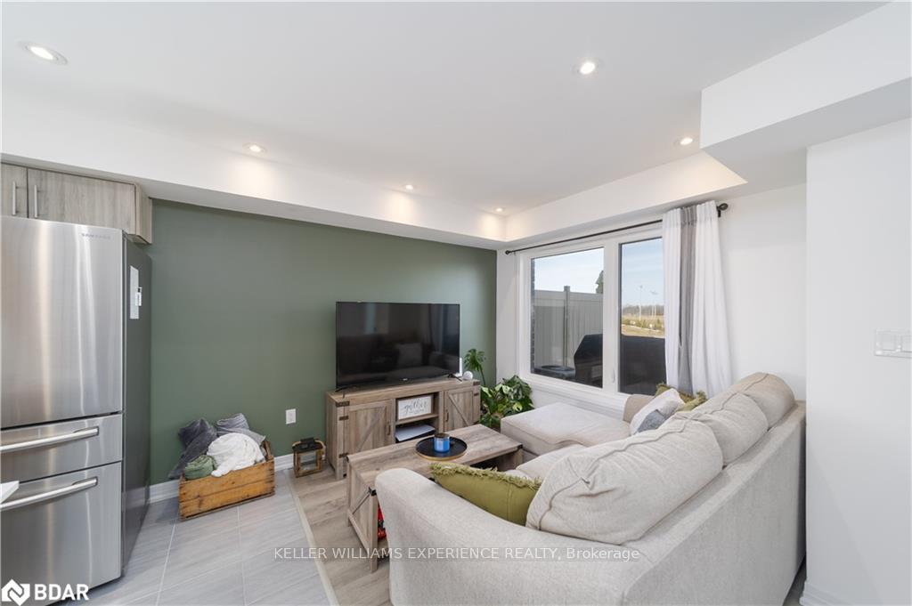 Photo 8 of 123 Fairlane Avenue, Barrie, Innis-Shore — HOMEH