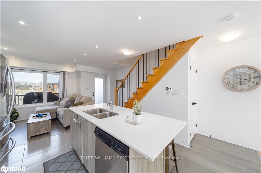 Photo 16 of 123 Fairlane Avenue, Barrie, Innis-Shore — HOMEH