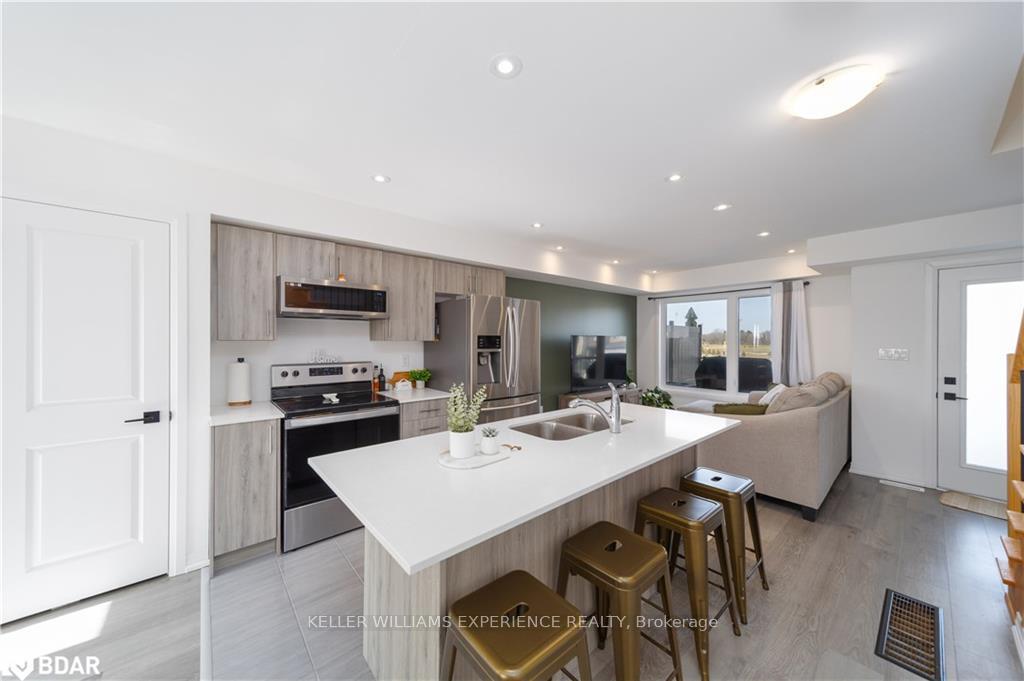 Photo 9 of 123 Fairlane Avenue, Barrie, Innis-Shore — HOMEH