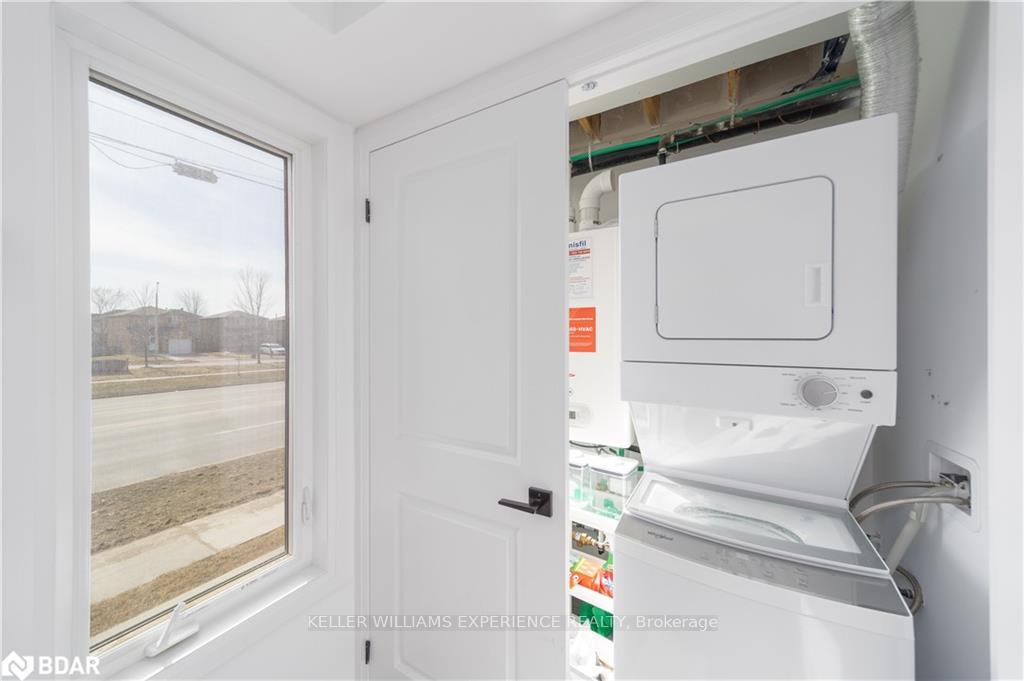 Photo 11 of 123 Fairlane Avenue, Barrie, Innis-Shore — HOMEH