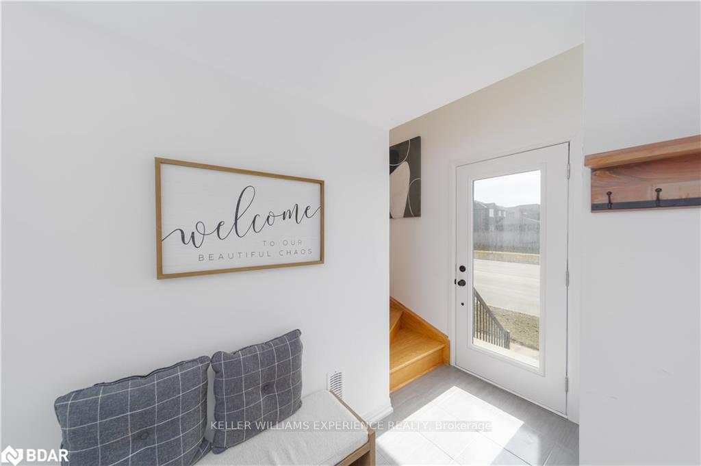 Photo 13 of 123 Fairlane Avenue, Barrie, Innis-Shore — HOMEH