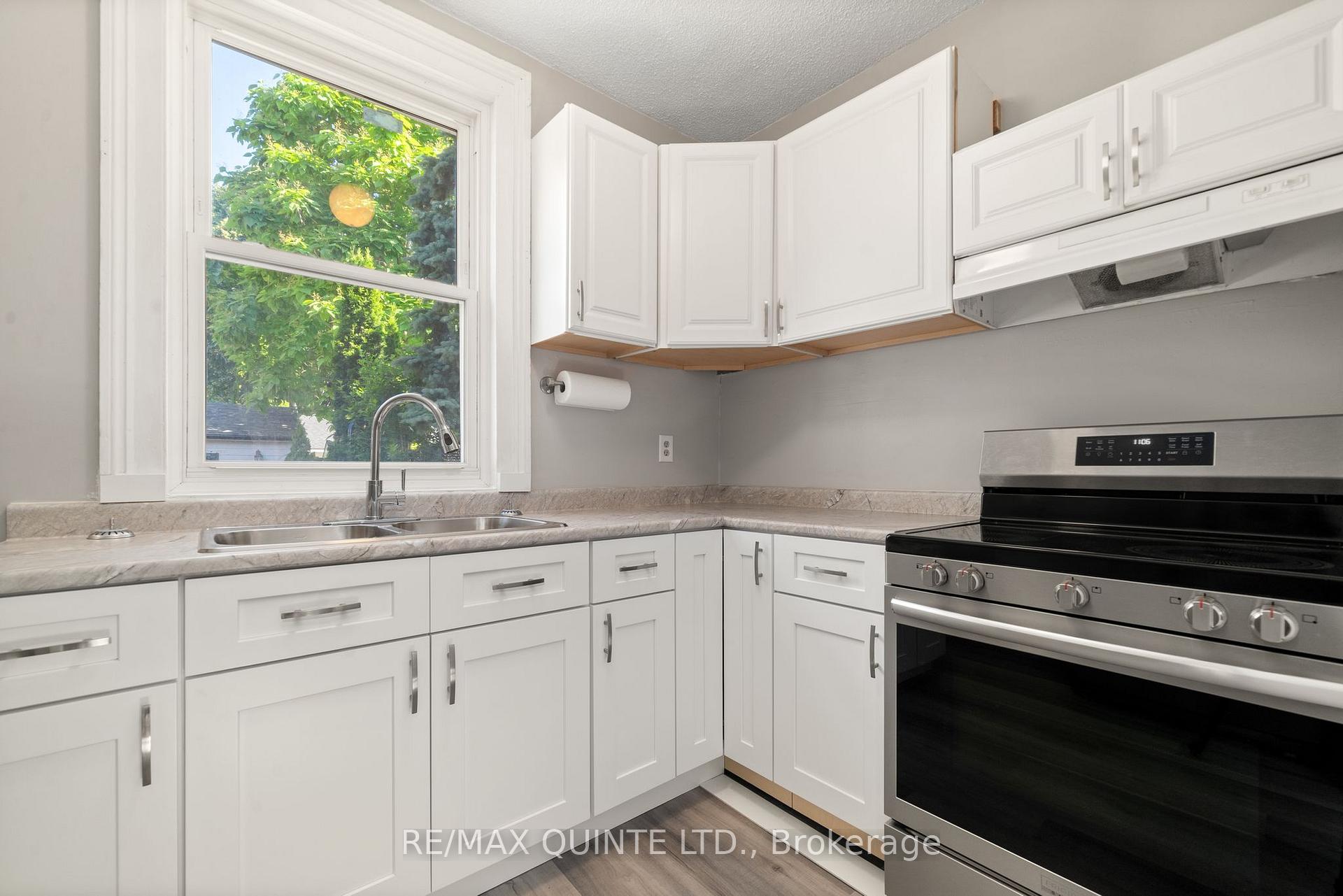 Photo 10 of 219-221 Ann Street, Belleville, Belleville Ward — HOMEH