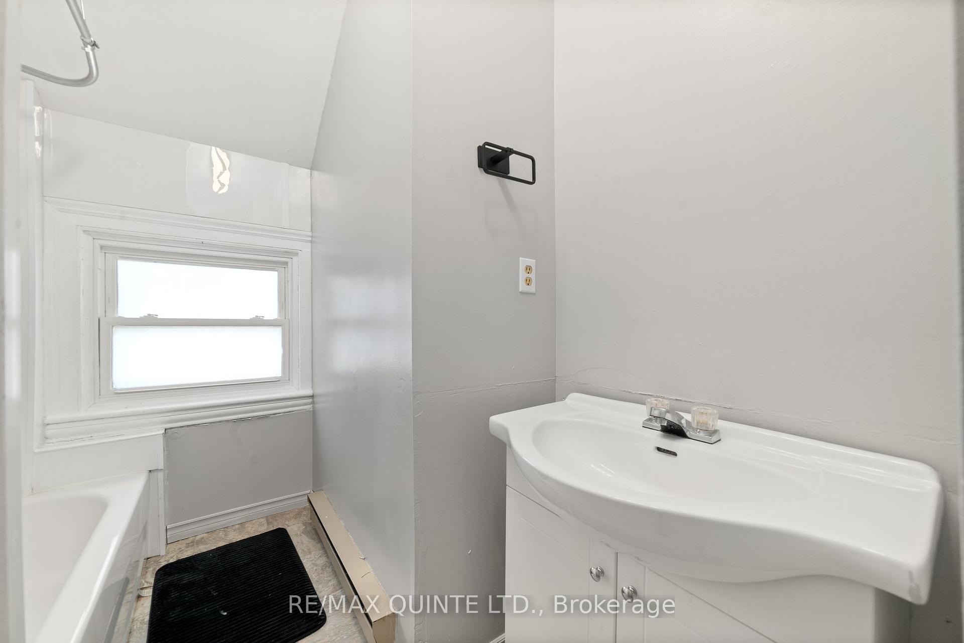 Photo 13 of 219-221 Ann Street, Belleville, Belleville Ward — HOMEH