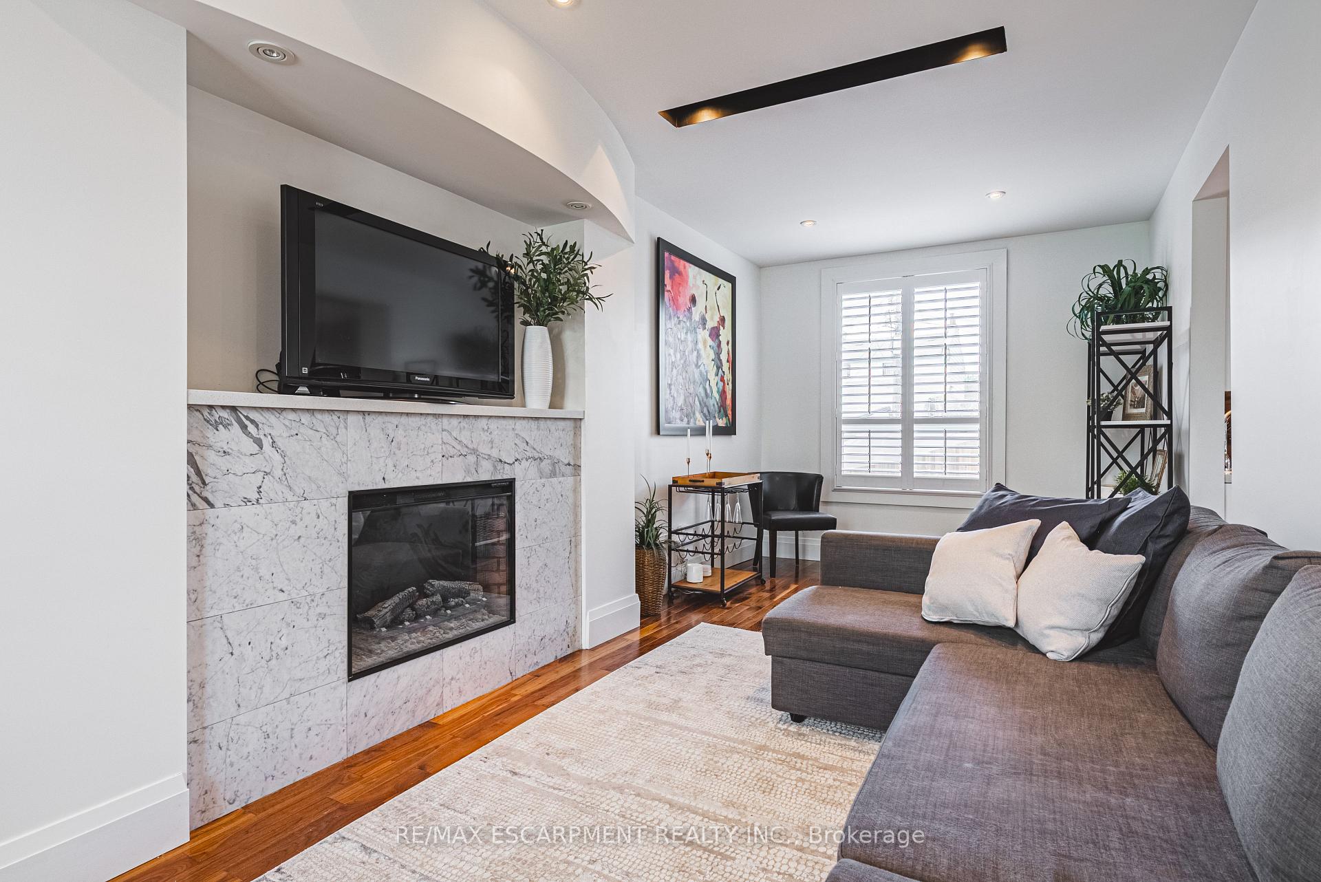 Photo 5 of 78 Colbourne Street, Hamilton, Strathcona — HOMEH