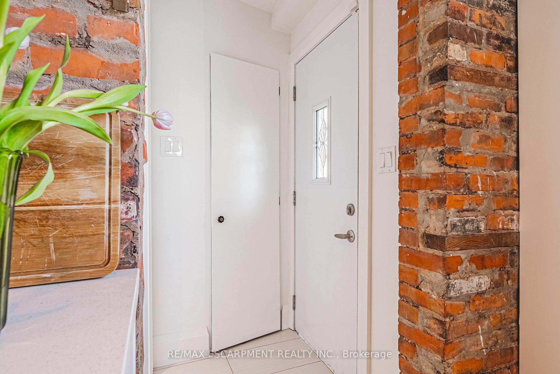 Photo 10 of 78 Colbourne Street, Hamilton, Strathcona — HOMEH