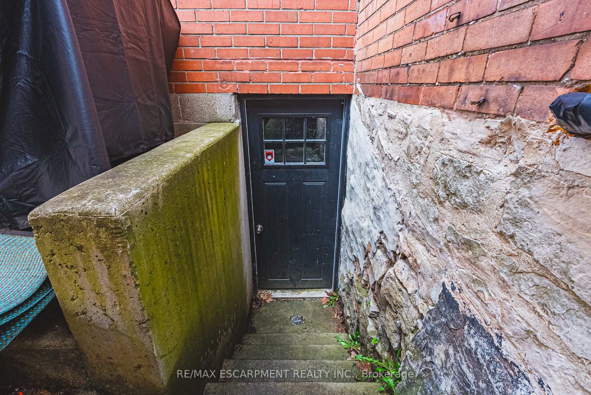 Photo 29 of 78 Colbourne Street, Hamilton, Strathcona — HOMEH