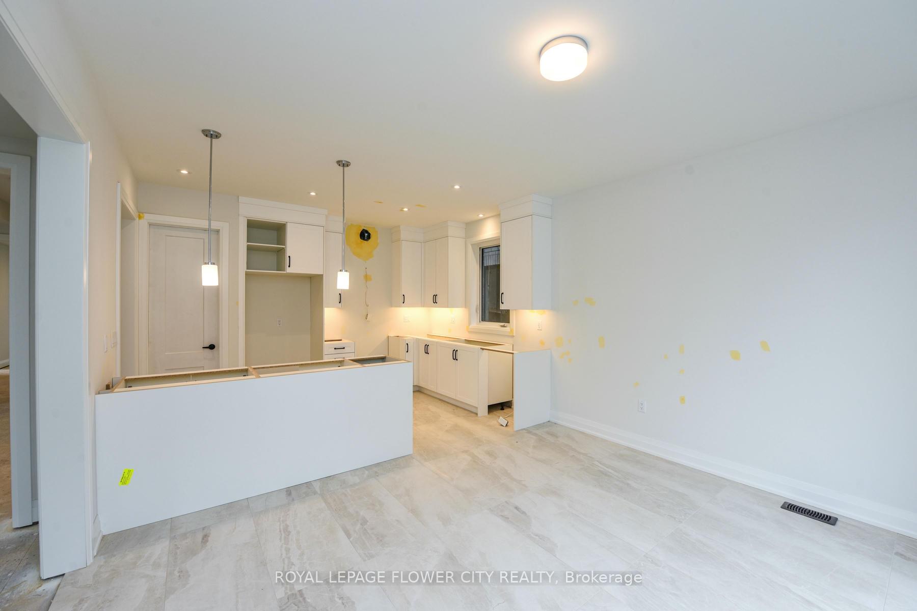 Photo 11 of 2 Dolomite Drive, Brampton, Bram East — HOMEH