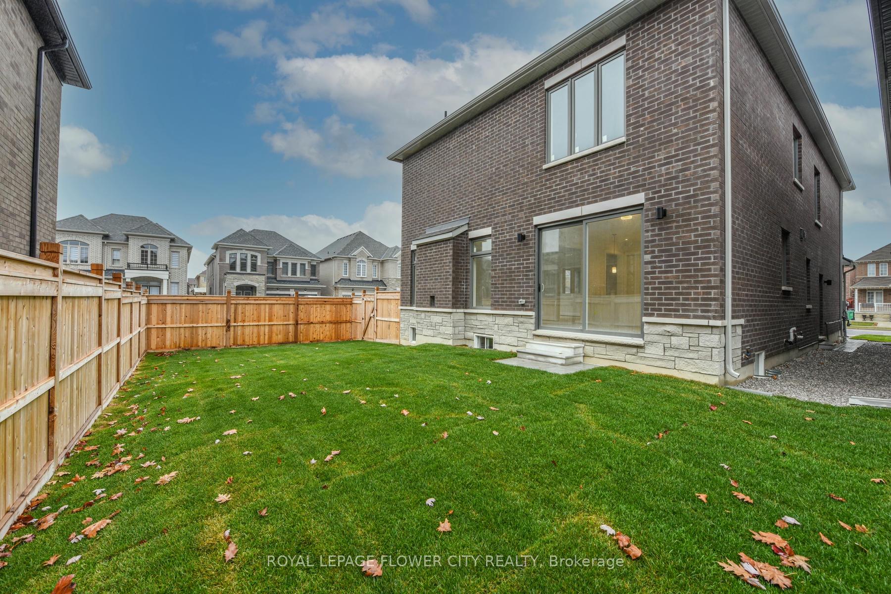 Photo 33 of 2 Dolomite Drive, Brampton, Bram East — HOMEH