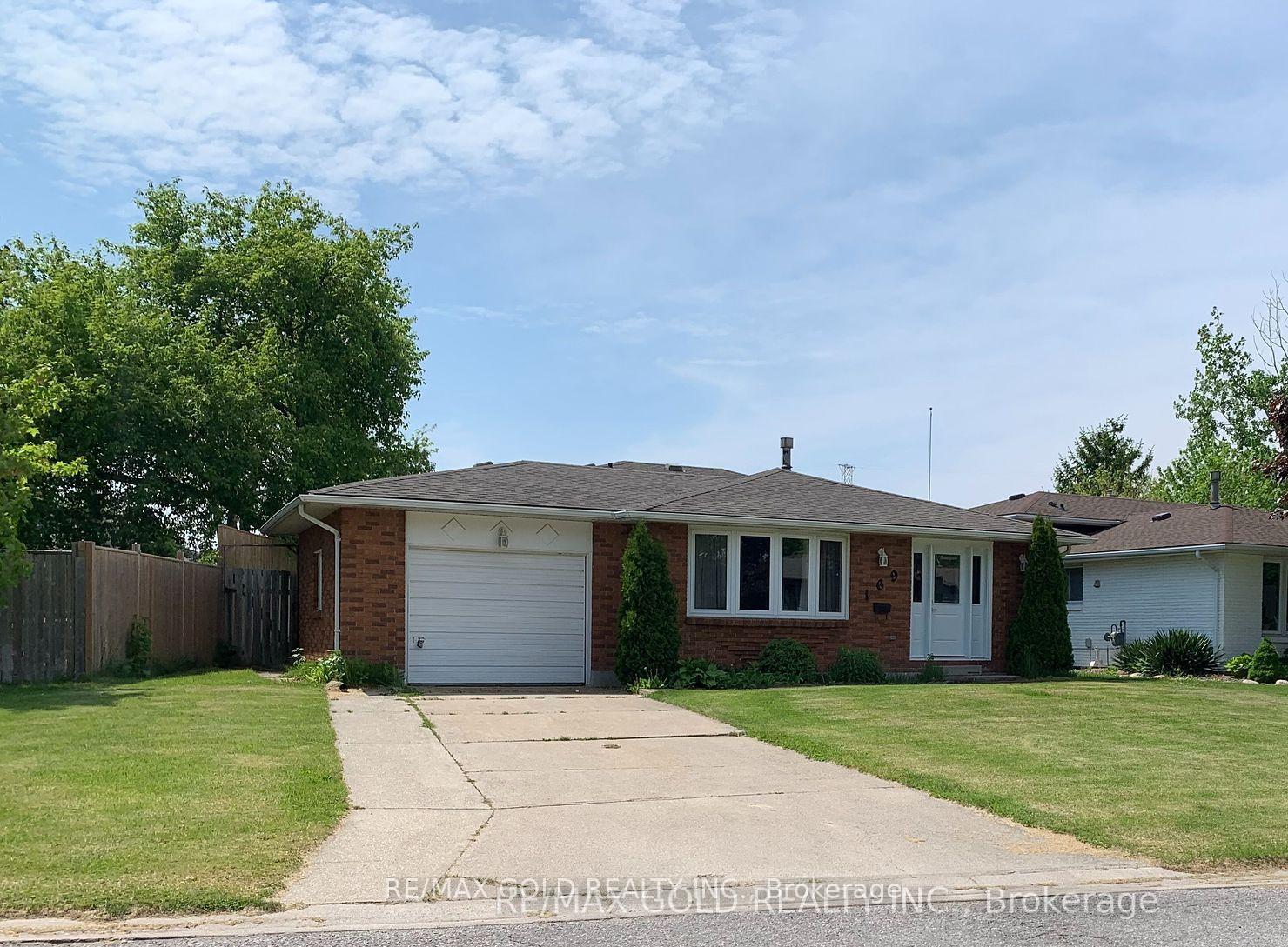 Photo 1 of 169 Hanna Crescent, Sarnia — HOMEH
