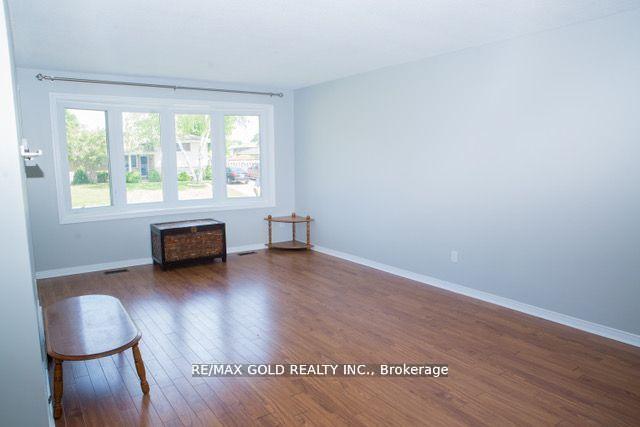 Photo 2 of 169 Hanna Crescent, Sarnia — HOMEH